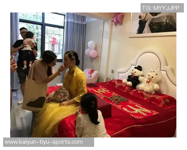 圣诞节足球球星与家人温馨合影展现团圆喜庆气氛 圣诞节足球球星与家人温馨合影展现团圆喜庆气氛